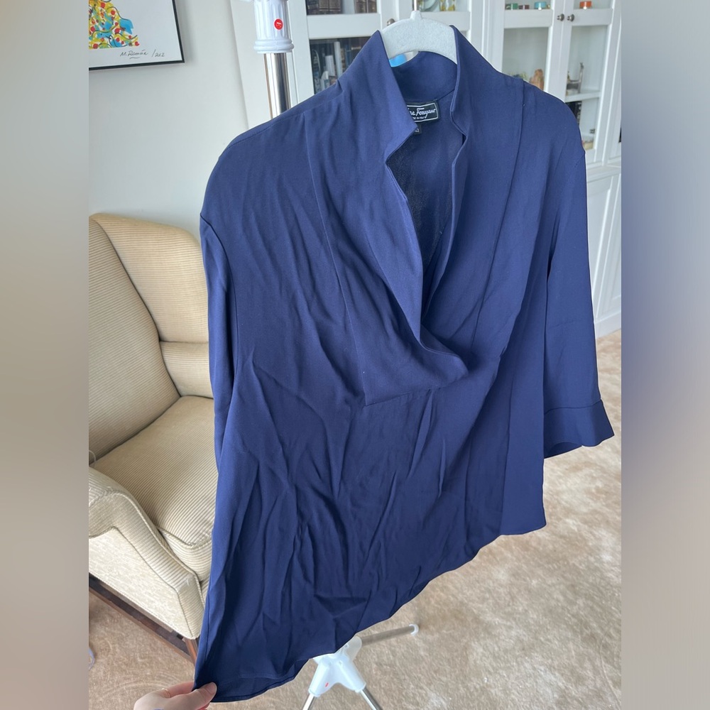SALVATORE FERRAGAMO silk top. Size 42